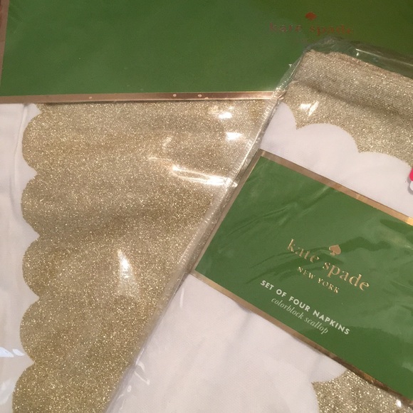 Kate Spade Christmas Gold Scallop Table Runner - Picture 1 of 5